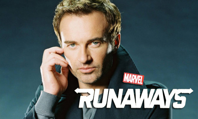 Julian McMahon dans Runaways