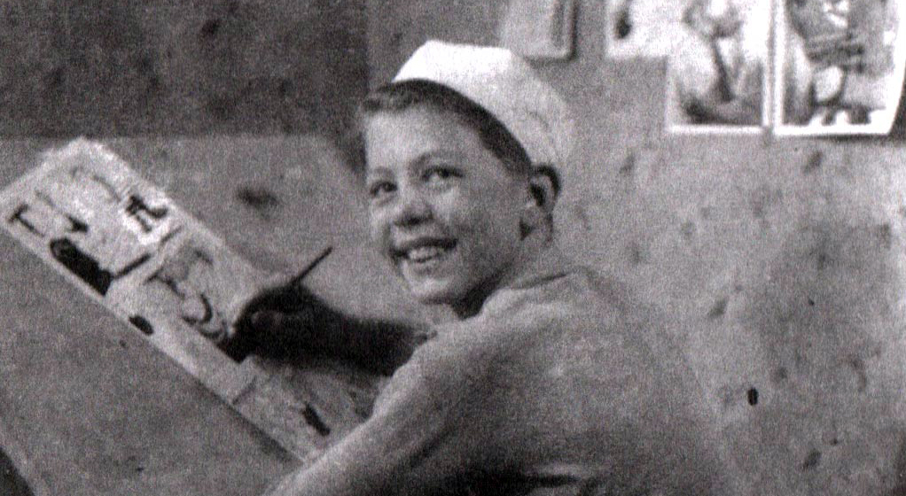 Le jeune Mort Walker à sa table à dessins en 1938. Il a quinze ans.