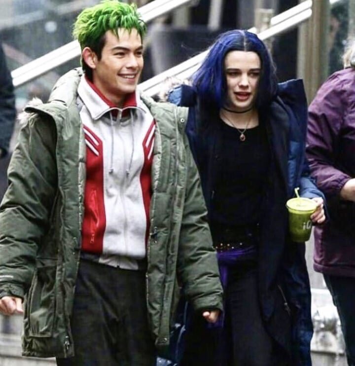 Raven et Beast Boy dans Titans