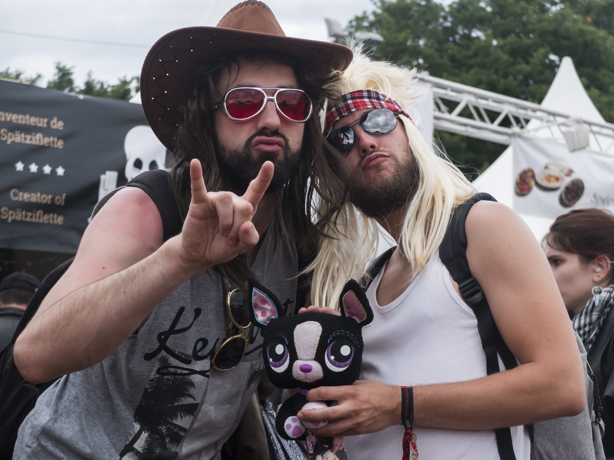 Hellfest 206, petit moment tendresse (Photo : Dominique Clère)