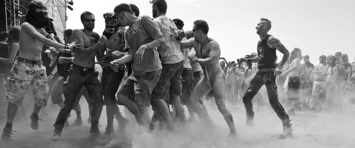 Dans le pit de la warzone, pour se réveiller en douceur, Hellfest 2014 (Photo : Dominique Clère)