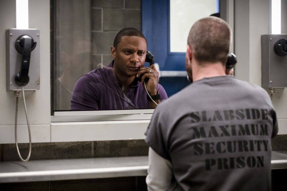 Arrow 1x01 : Inmate 4587