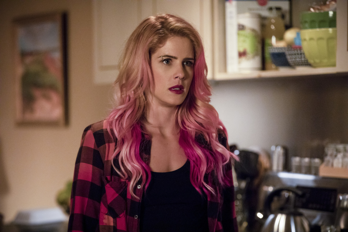 Felicity dans Arrow 1x01 : Inmate 4587