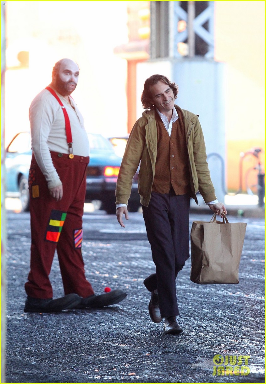 Joaquin Phoenix dans le rôle d'Arthur Fleck sur le tournage du film Joker.