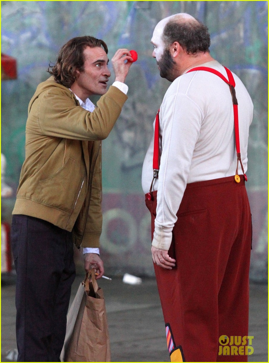 Joaquin Phoenix dans le rôle d'Arthur Fleck sur le tournage du film Joker.
