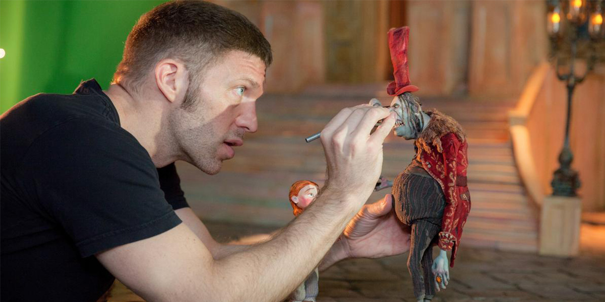 Travis Knight travaillant sur les Boxtrolls