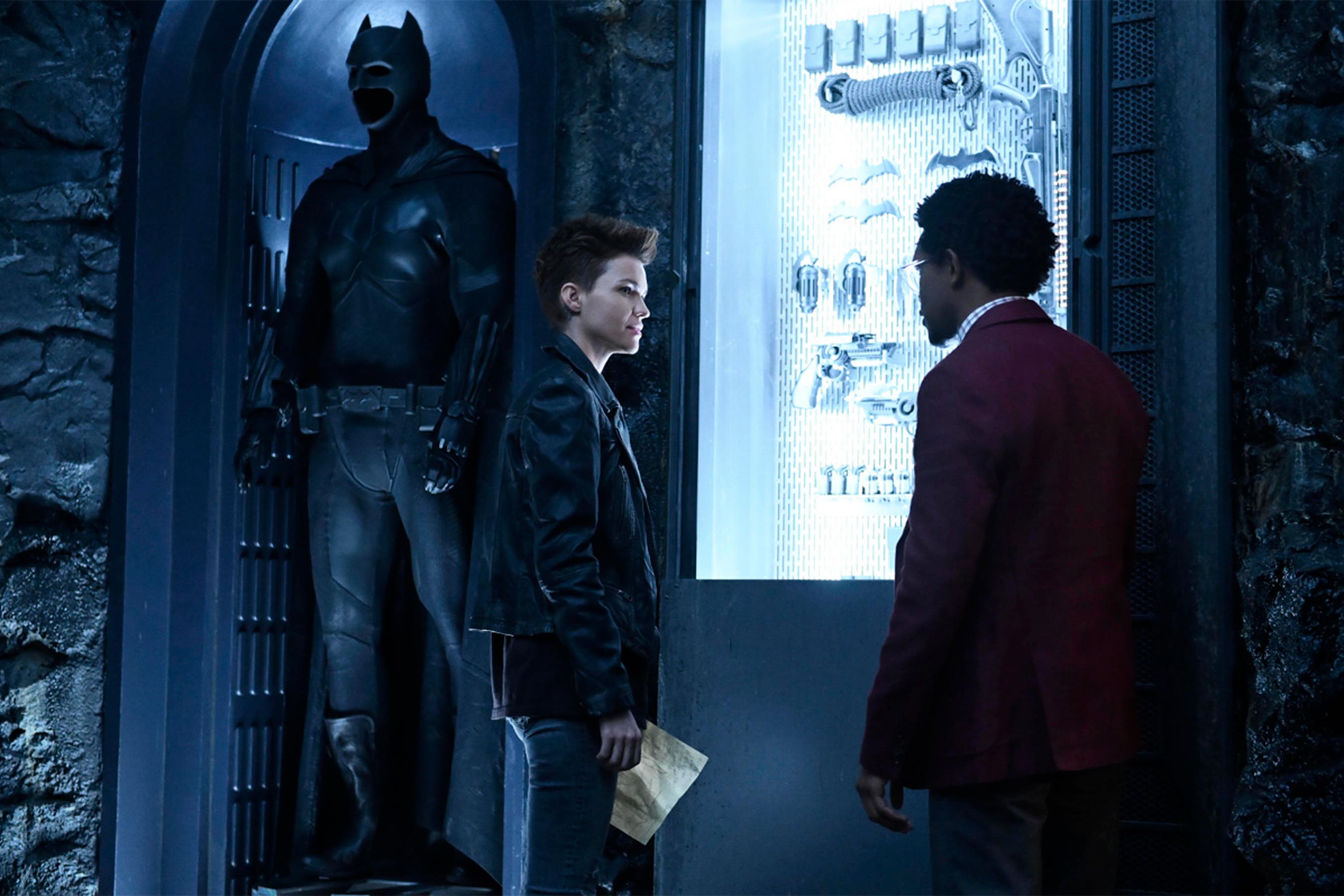 Kate Kane (Ruby Rose) dans la batcave.