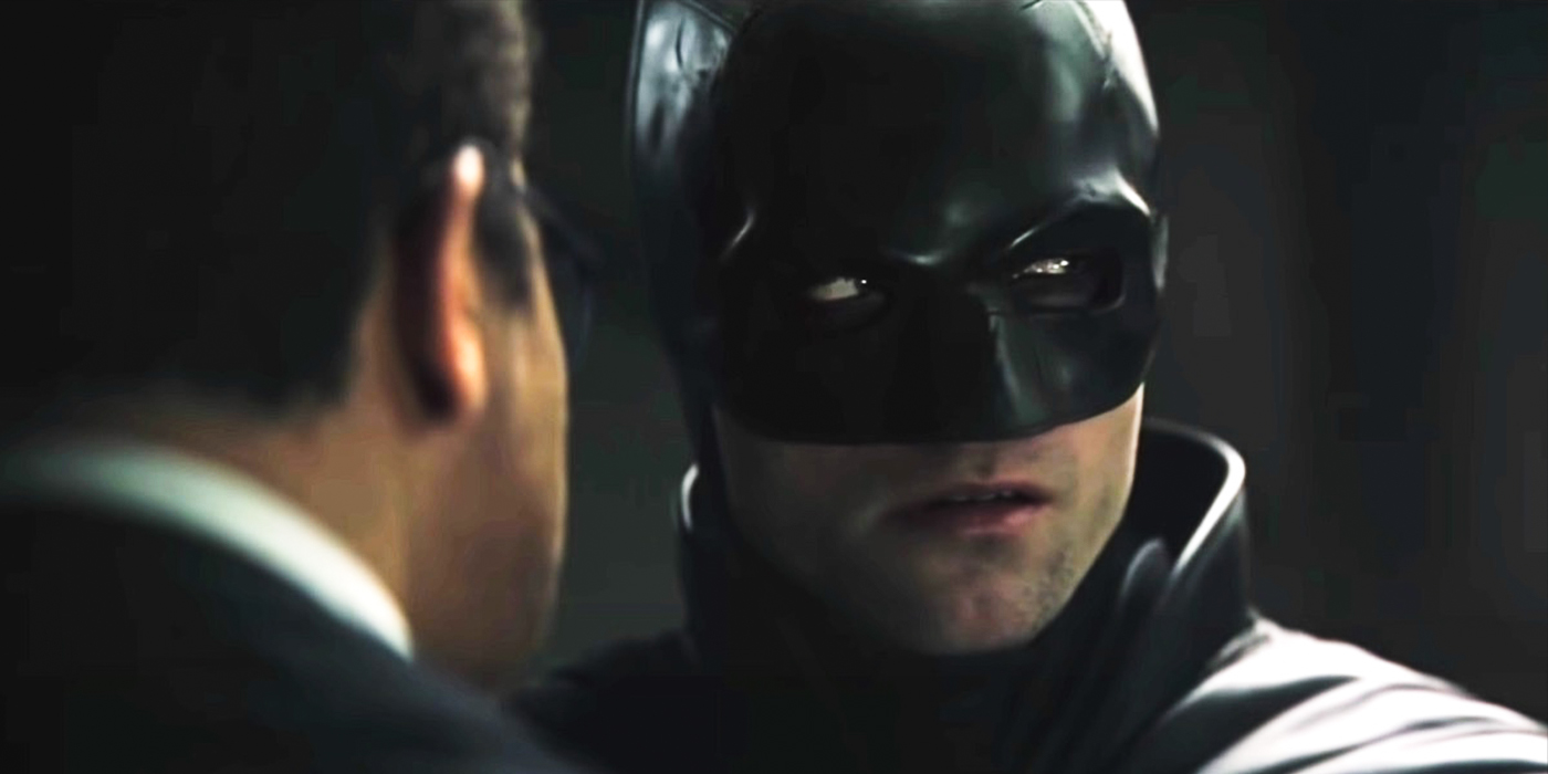 Robert Patinson dans The Batman face au commissaire Gordon.