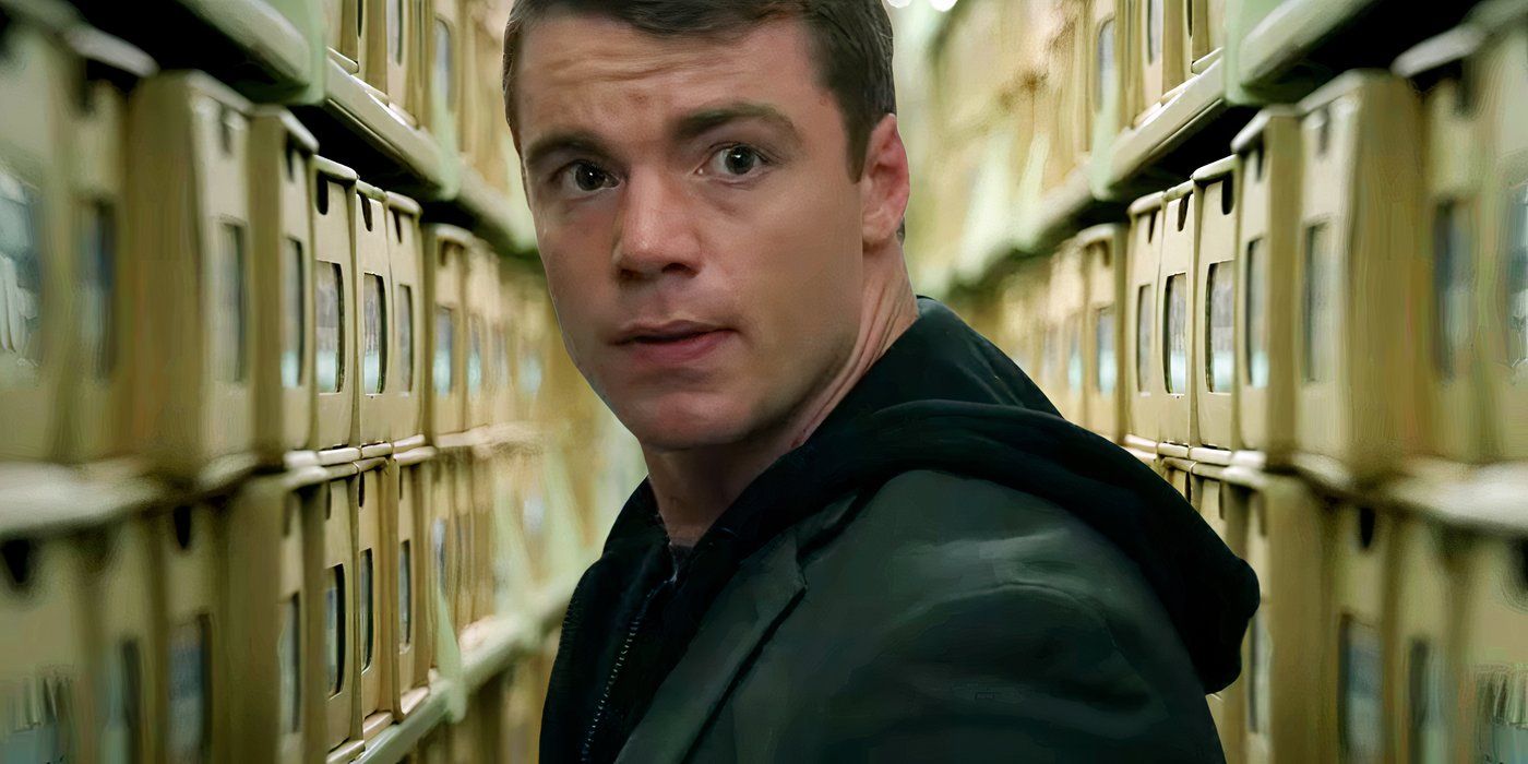 Peter Sutherland (Gabriel Basso) dans les archives dans la Saison 2 de The Night Agent sur Netflix.
