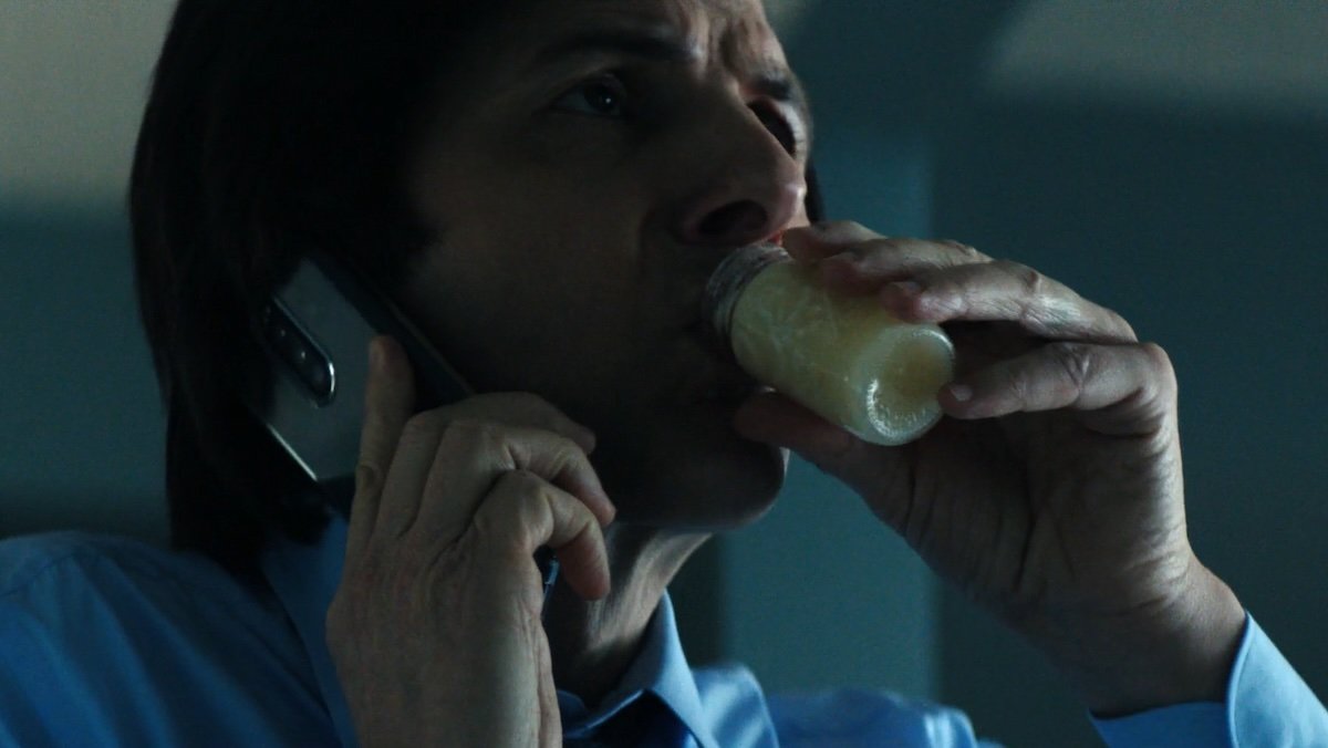 Mark (Adam Scott) suit le traitement de réintégration dans l'épisode 5 de la saison 2 de Severance.