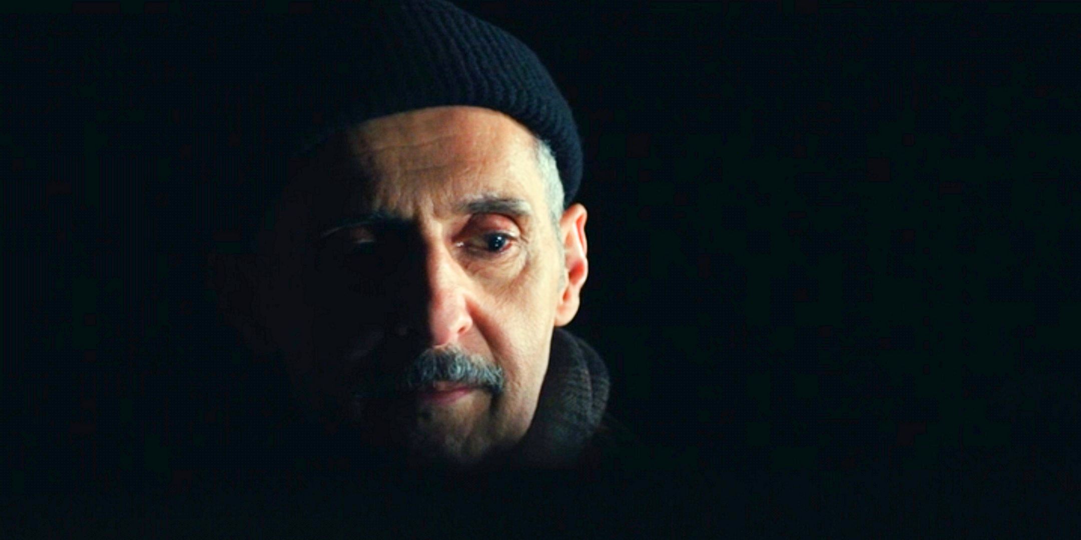 Irving (John Turturro) dans Severance.