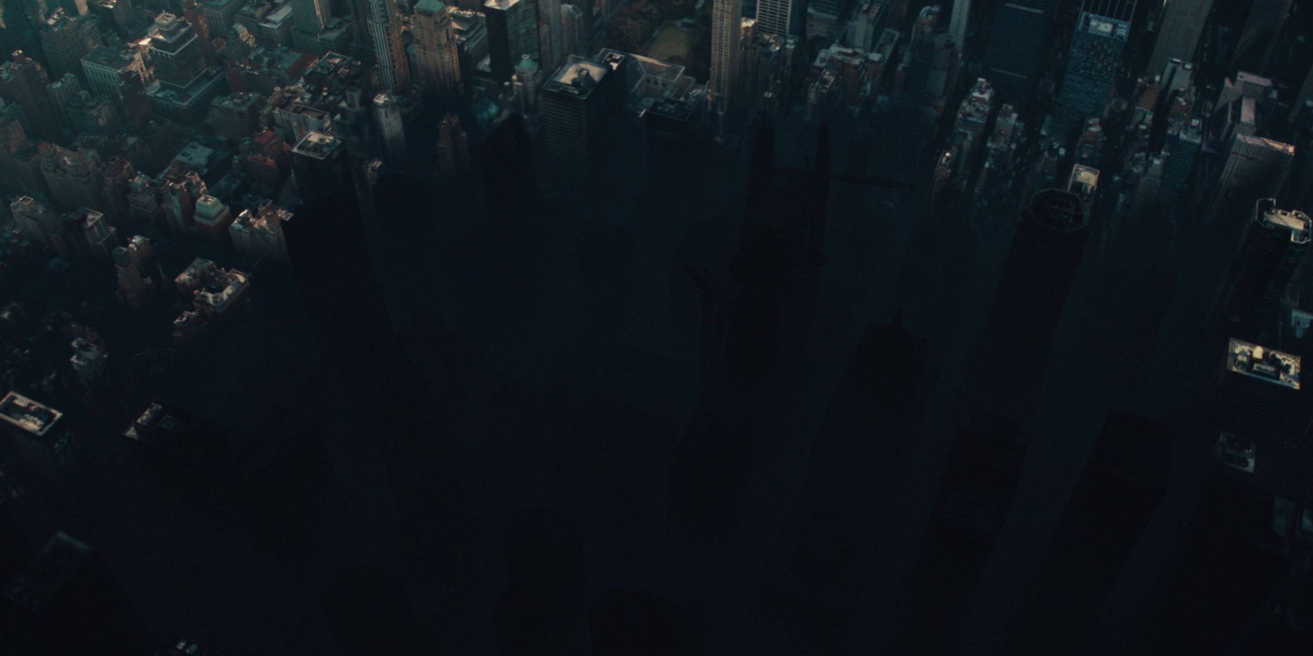 Le Void (Lewis Pullman) engloutit New York sous son ombre menaçante.