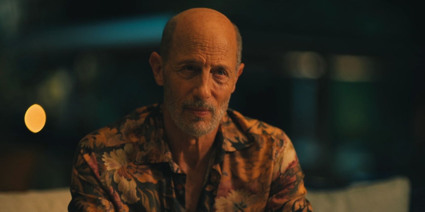 Gary (Jon Gries) prépare son plan dans The White Lotus saison 3.