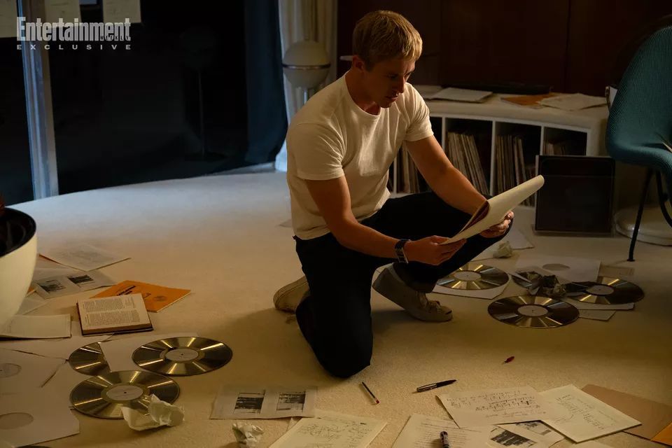 Johnny Storm (Joseph Quinn) dans sa chambre.