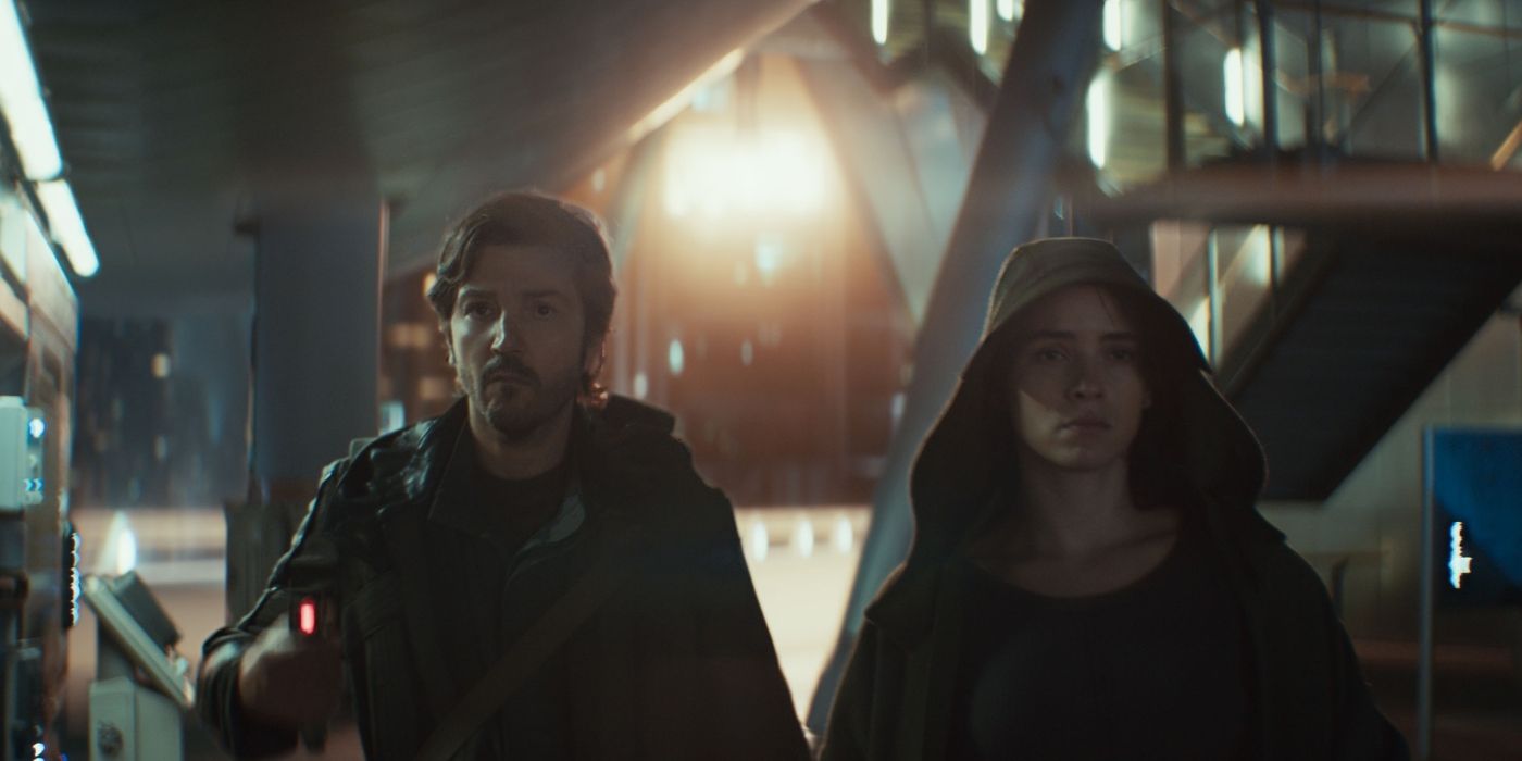 Cassian Andor (Diego Luna) et Bix (Adria Arjona) en cavale.