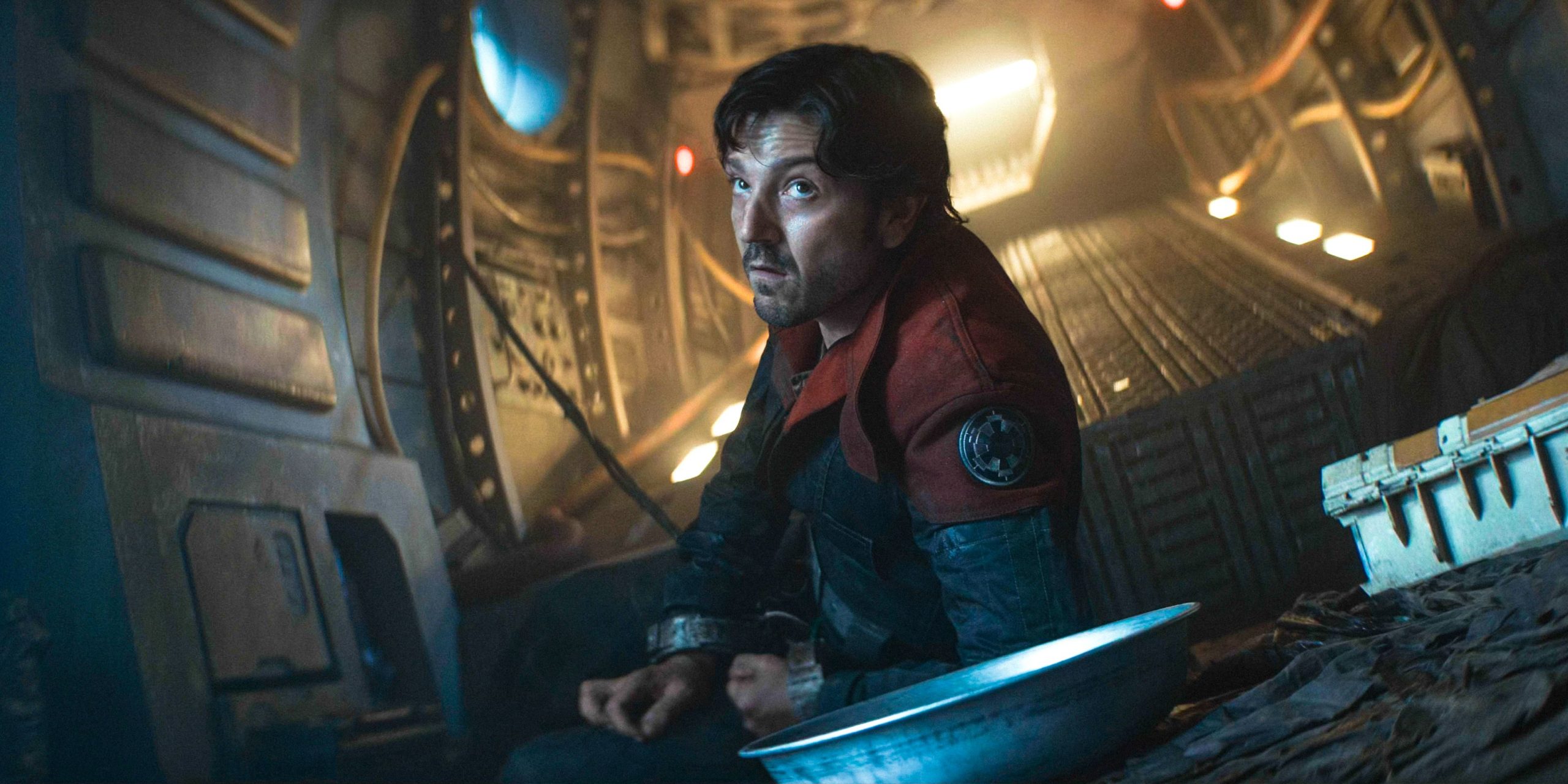 Cassian Andor (Diego Luna) prisonnier.