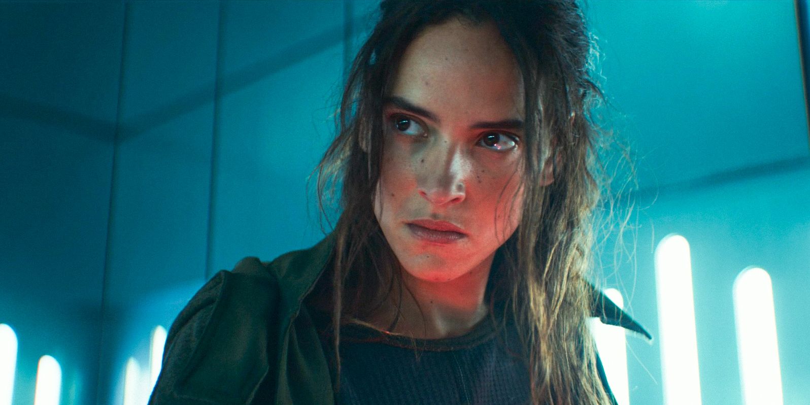 Bix (Adria Arjona) dans l'épisode 6 de la saison 2 de la série Star Wars: Andor, disponible sur Disney+.
