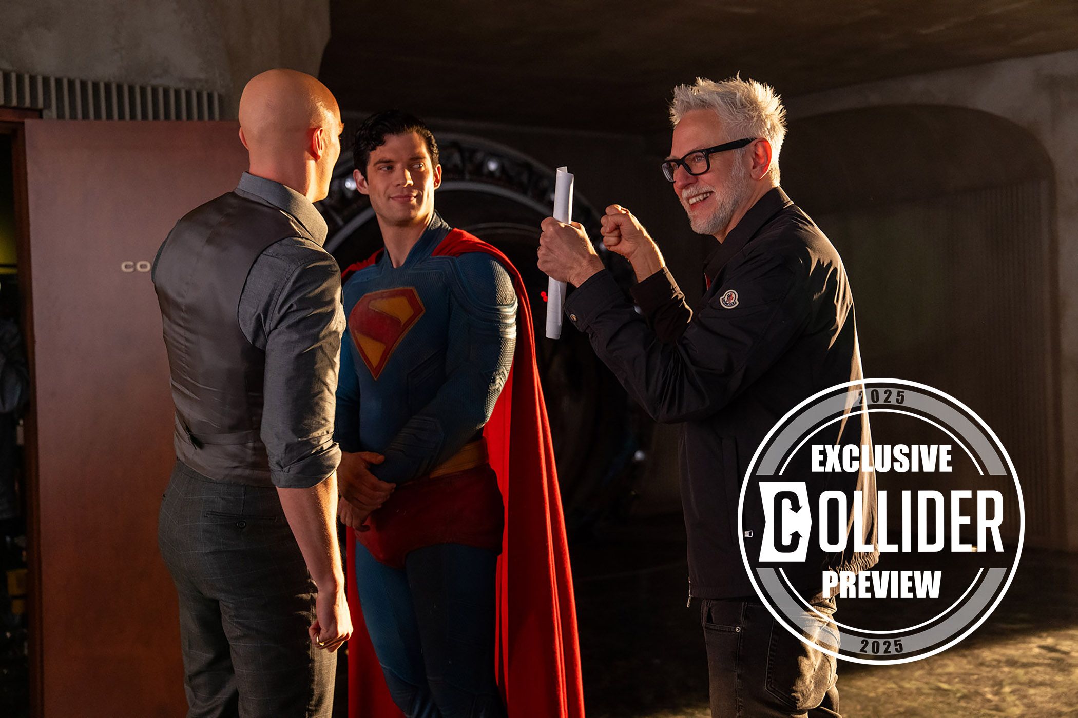 James Gunn dirige David Corenswet en Superman et Nicholas Hoult en Lex Luthor sur le tournage du film Superman.