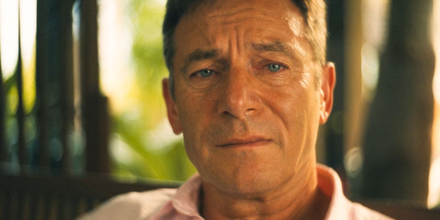 Timothy (Jason Isaacs) dans le final de la saison 3 de The White Lotus.