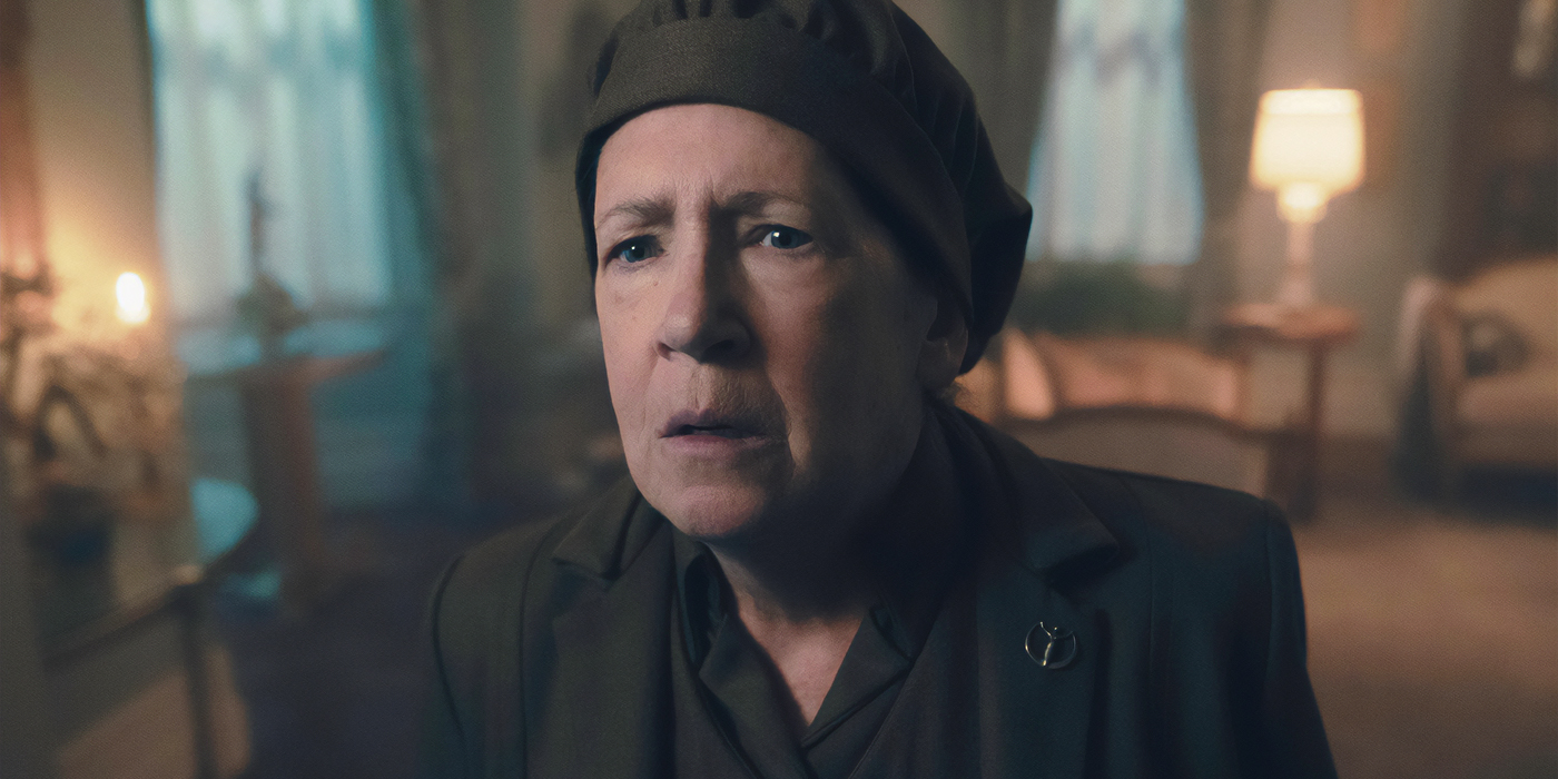 Ann Dowd est tante Lydia.