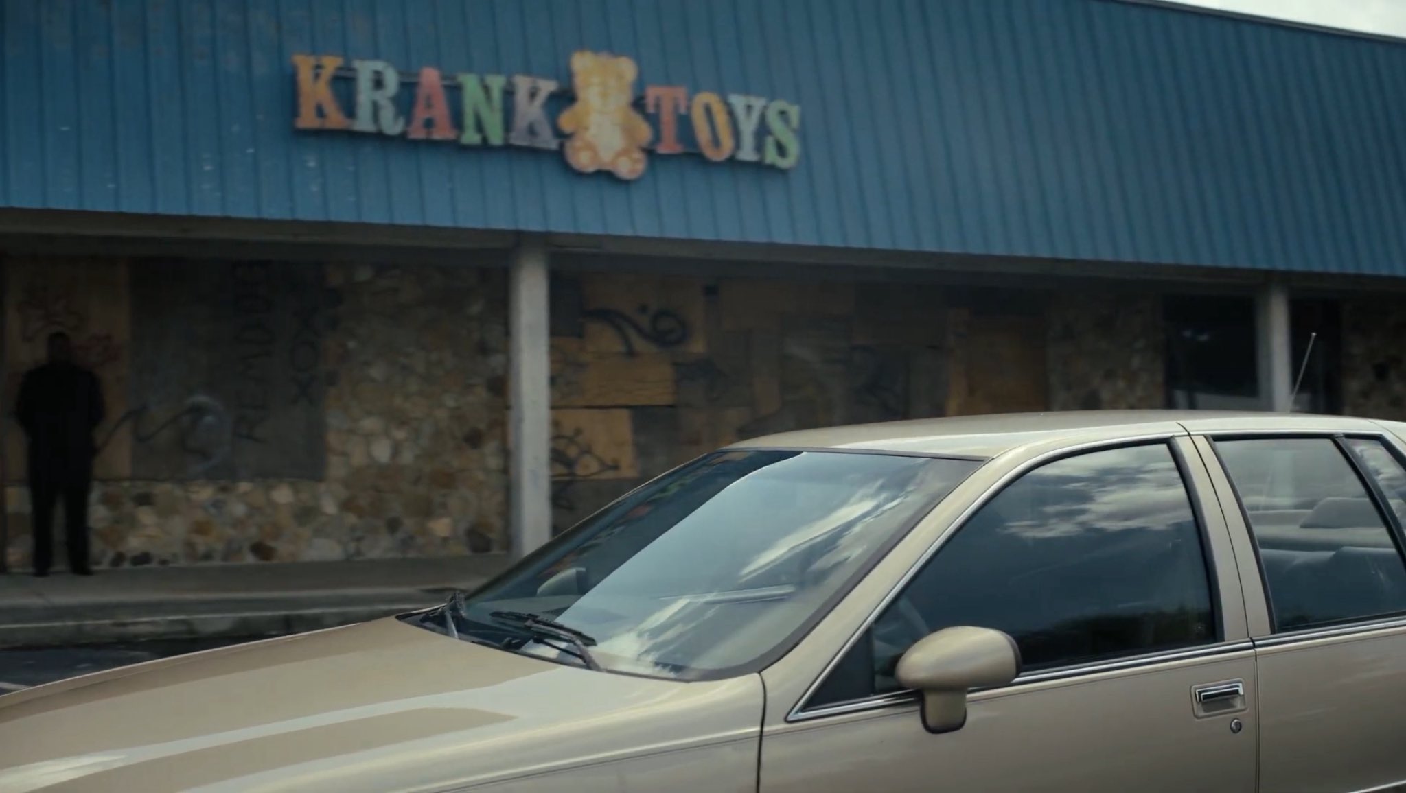 La boutique abandonnée Krank's Toys dans la bande-annonce de Peacemaker saison 2