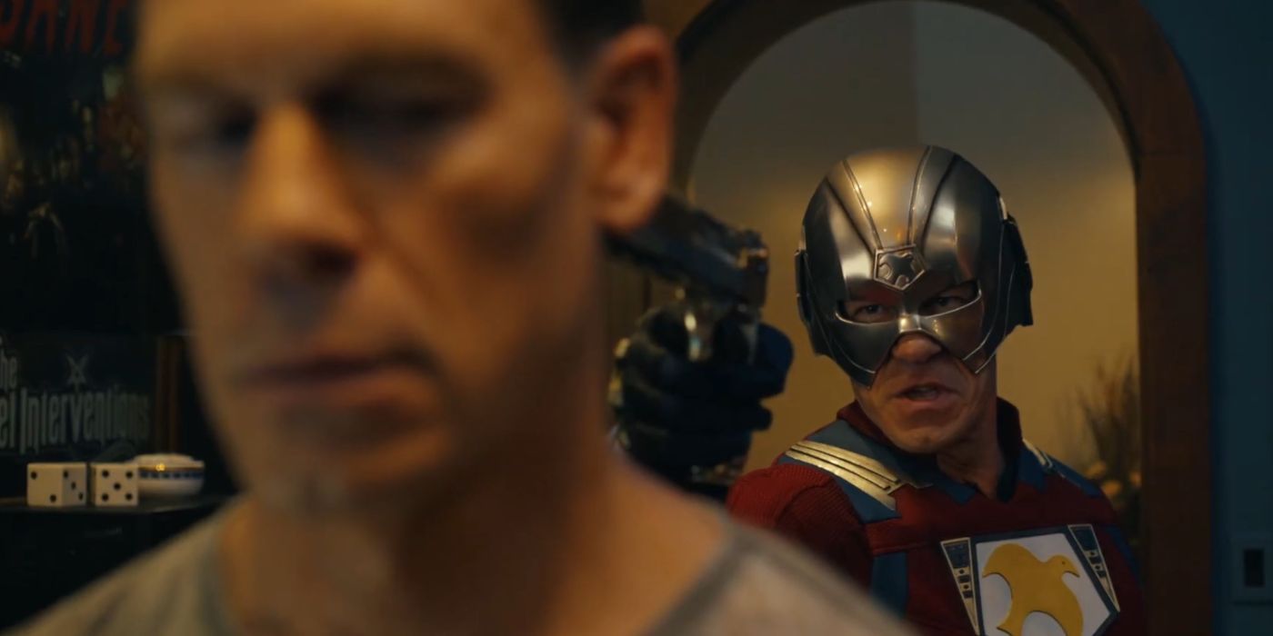 Les deux versions d'univers différents de Peacemaker se rencontrent, chacune incarnée par John Cena dans al saison 2 de la série DC pour Max.