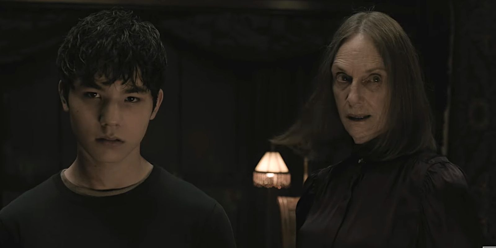 Logan Kim dans le rôle de Hershel et Lisa Emery dans le rôle de Dama dans The Walking Dead : Dead City saison 2
