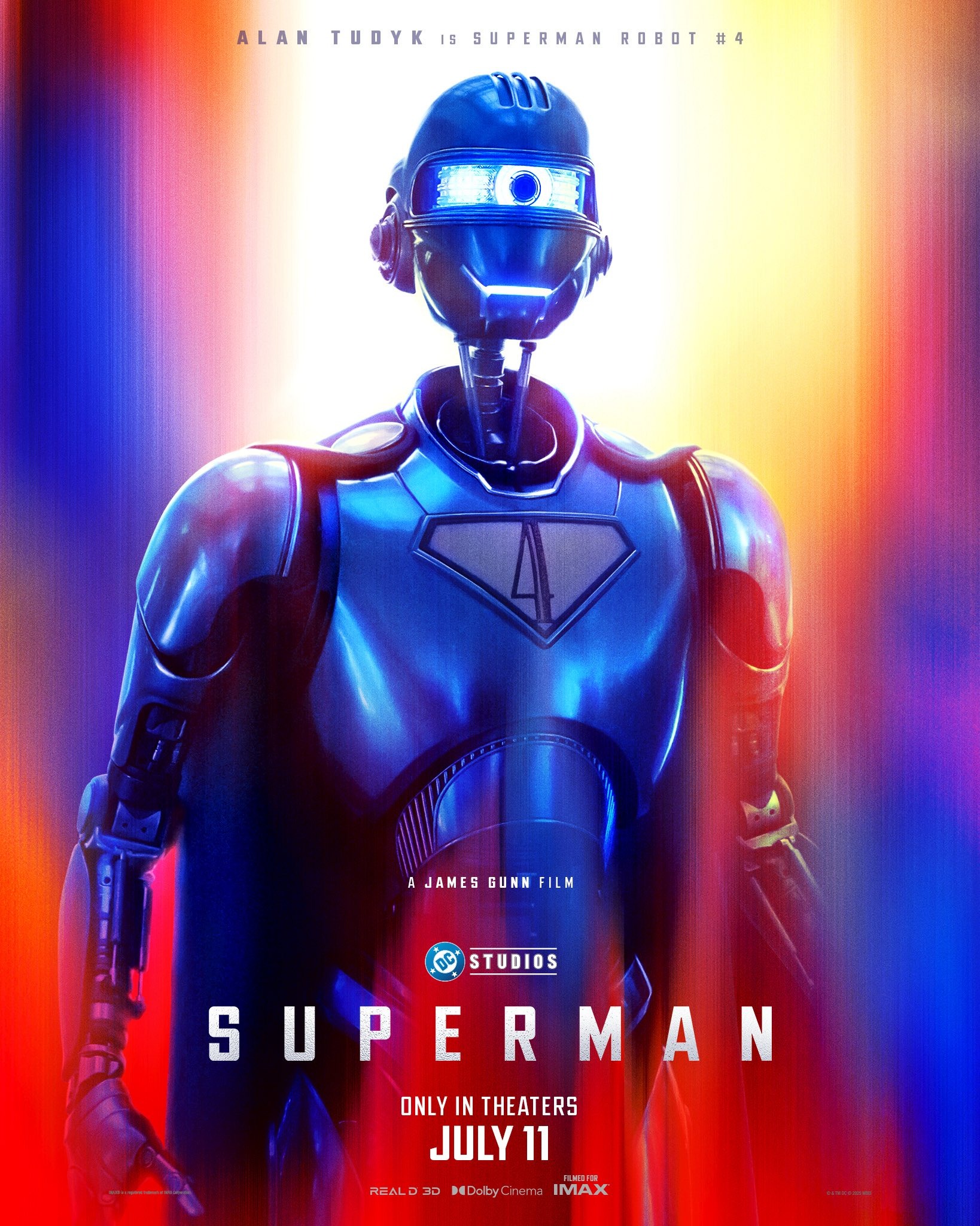 Alan Tudyc prête sa voir au Robot #4 de Superman.