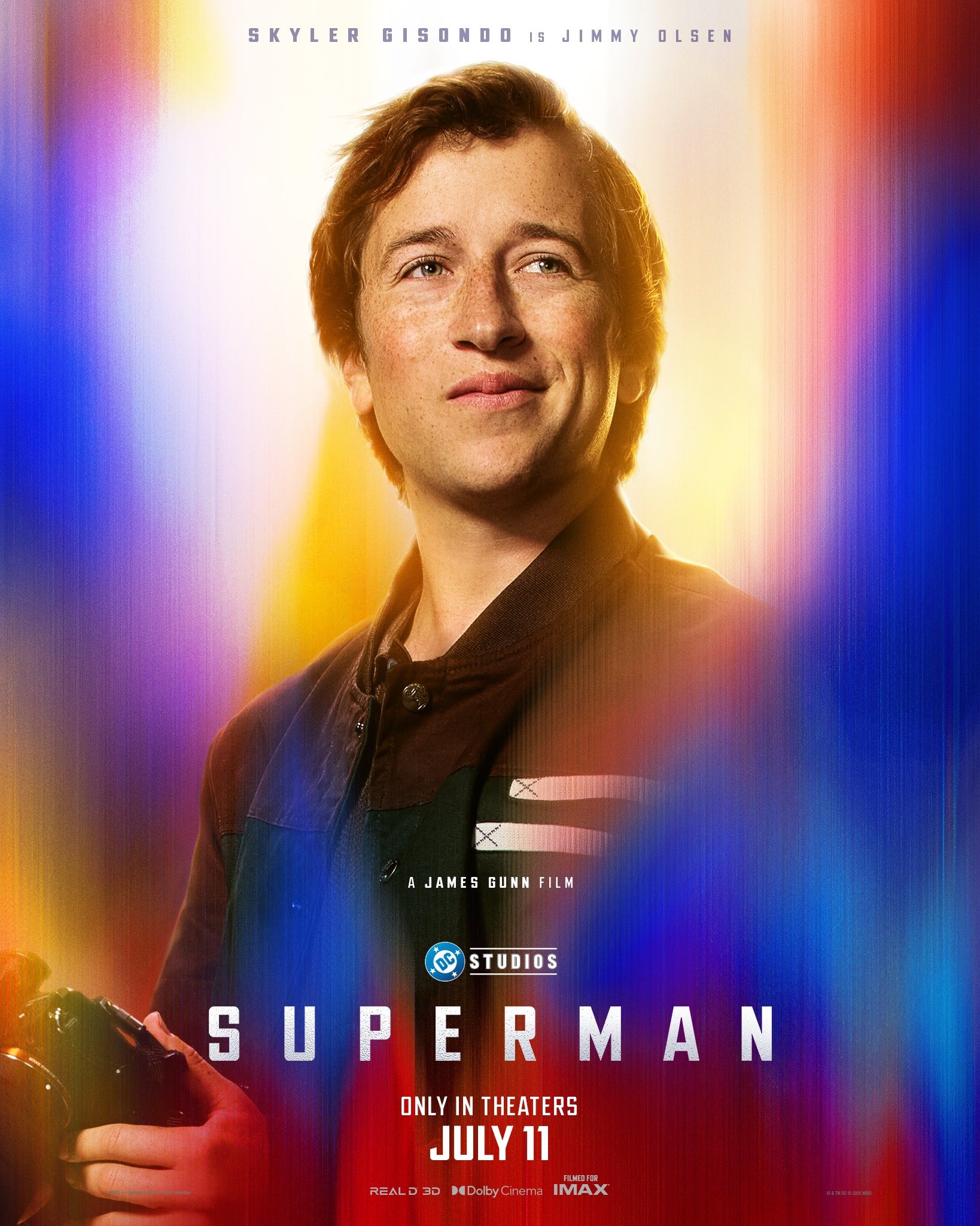 Skyler Gisondo est Jimmy Olsen.