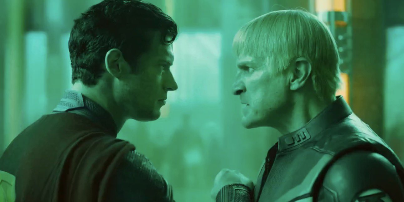 Superman face à Guy Gardner.