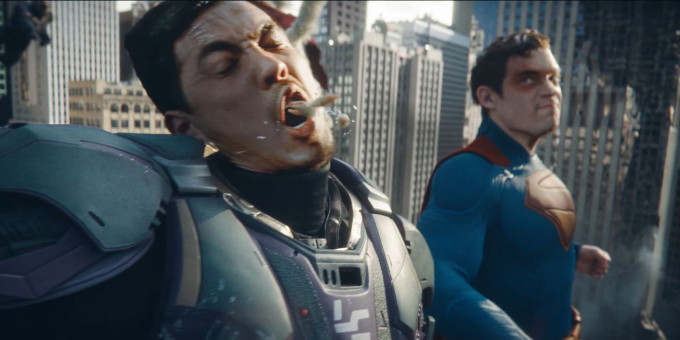 Superman frappe un soldat de Lex Luthor.