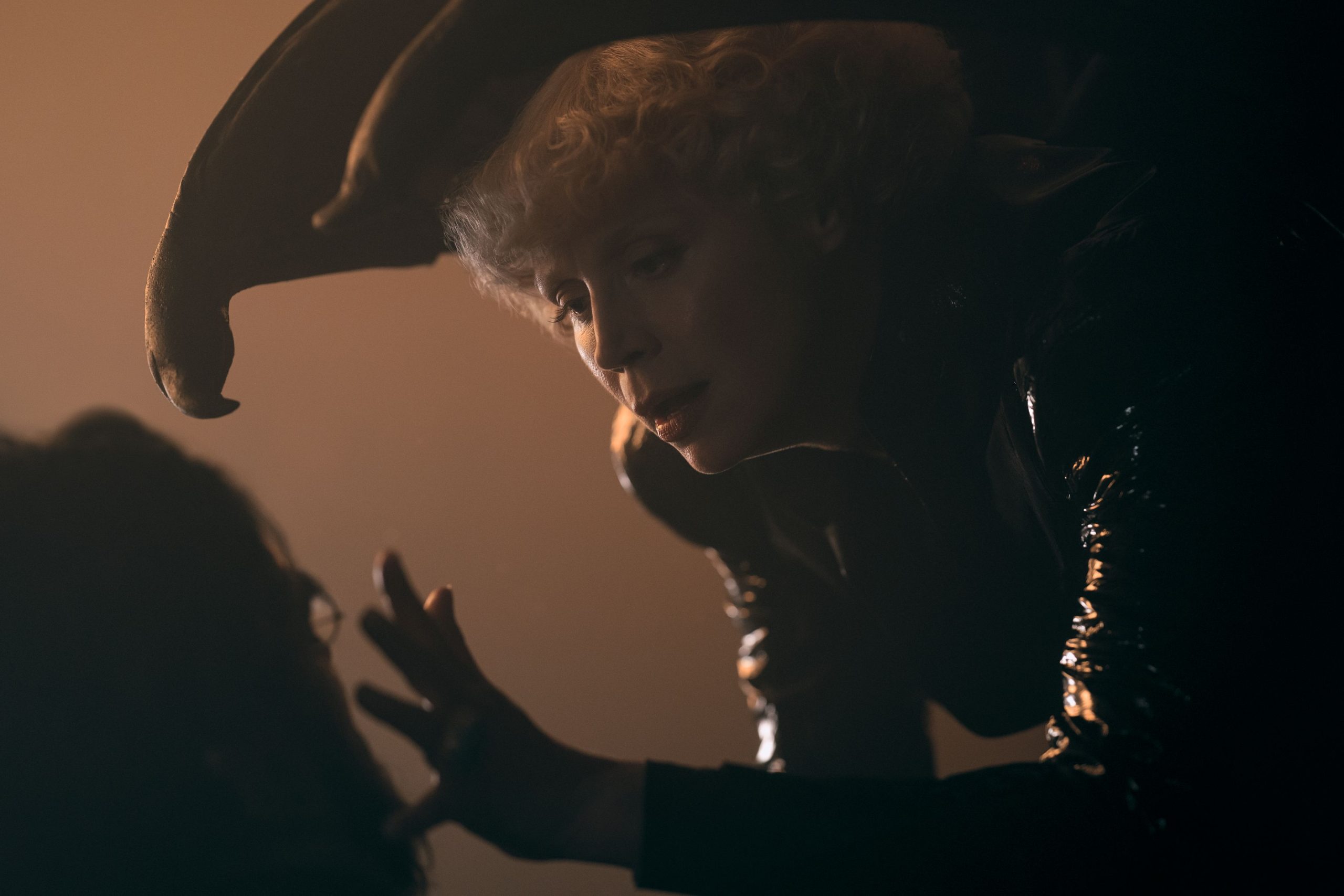 Gwendoline Christie est Lucifer Morningstar dans Sandman.