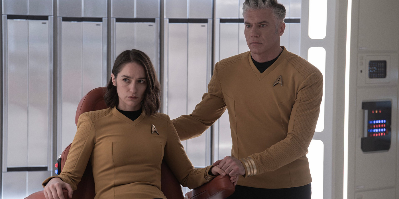 Melanie Scrofano dans le rôle de Batel et Anson Mount dans le rôle du capitaine Pike dans l'épisode 3 de la saison 3 de Strange New Worlds.