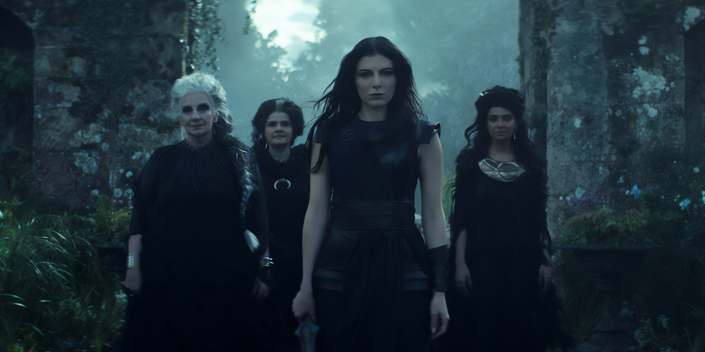 Souad Faress dans le rôle de Crone, Nina Wadia dans le rôle de la Mère, Razane Jammal dans le rôle de Lyta Hall, et Dinita Gohil dans le rôle de La Vierge dans la saison 2 de Sandman.