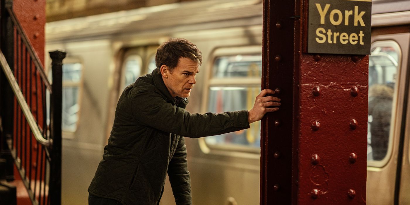 Dexter (Michael C. Hall) dans le métro newyorkais dans Dexter: Resurrection.