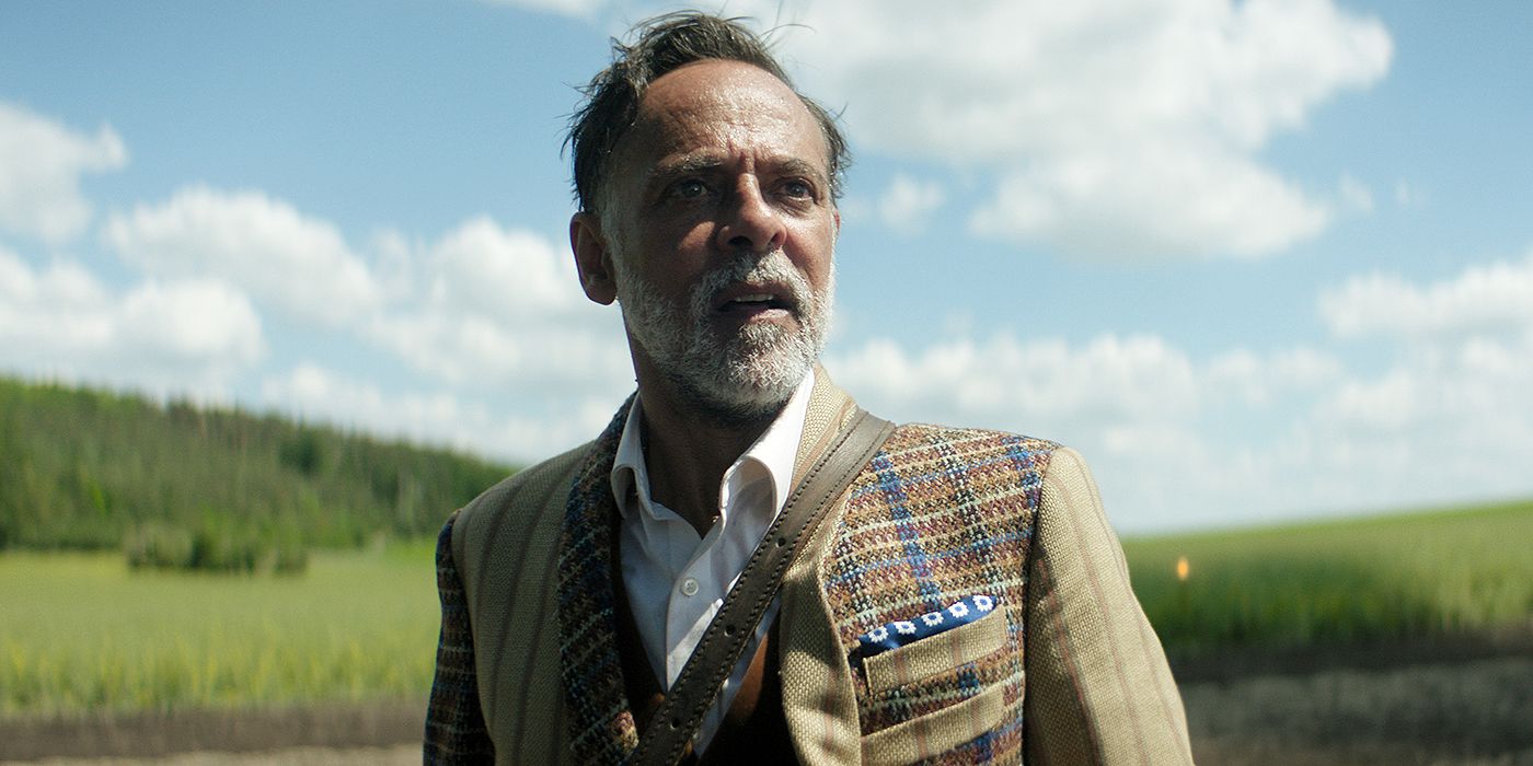 Alexander Siddig dans le rôle du Dr Ebling Mis dans Foundation Saison 3