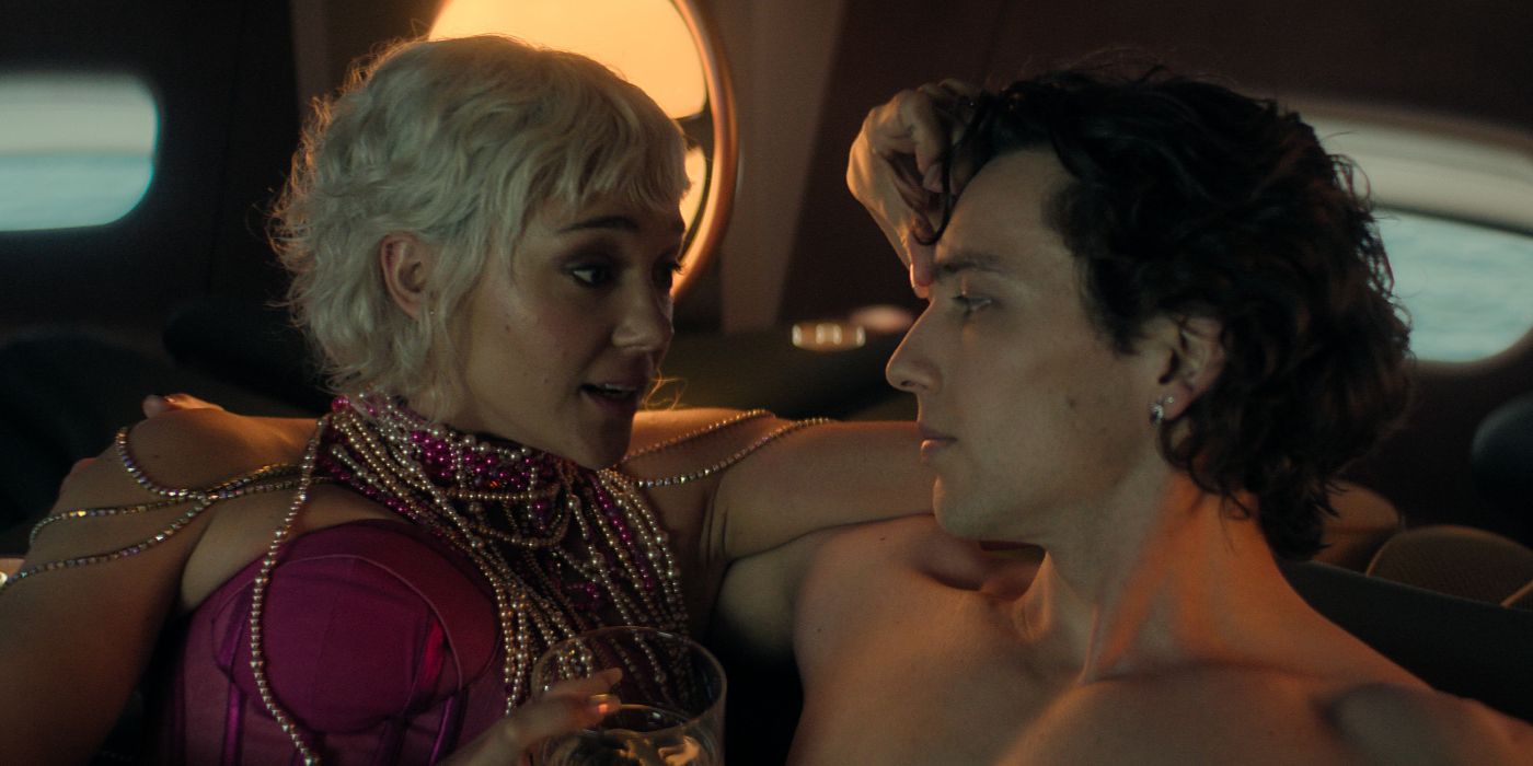 Toran Mallow (Cody Fern) et sa jeune épouse Bayta (Synnøve Karlsen)