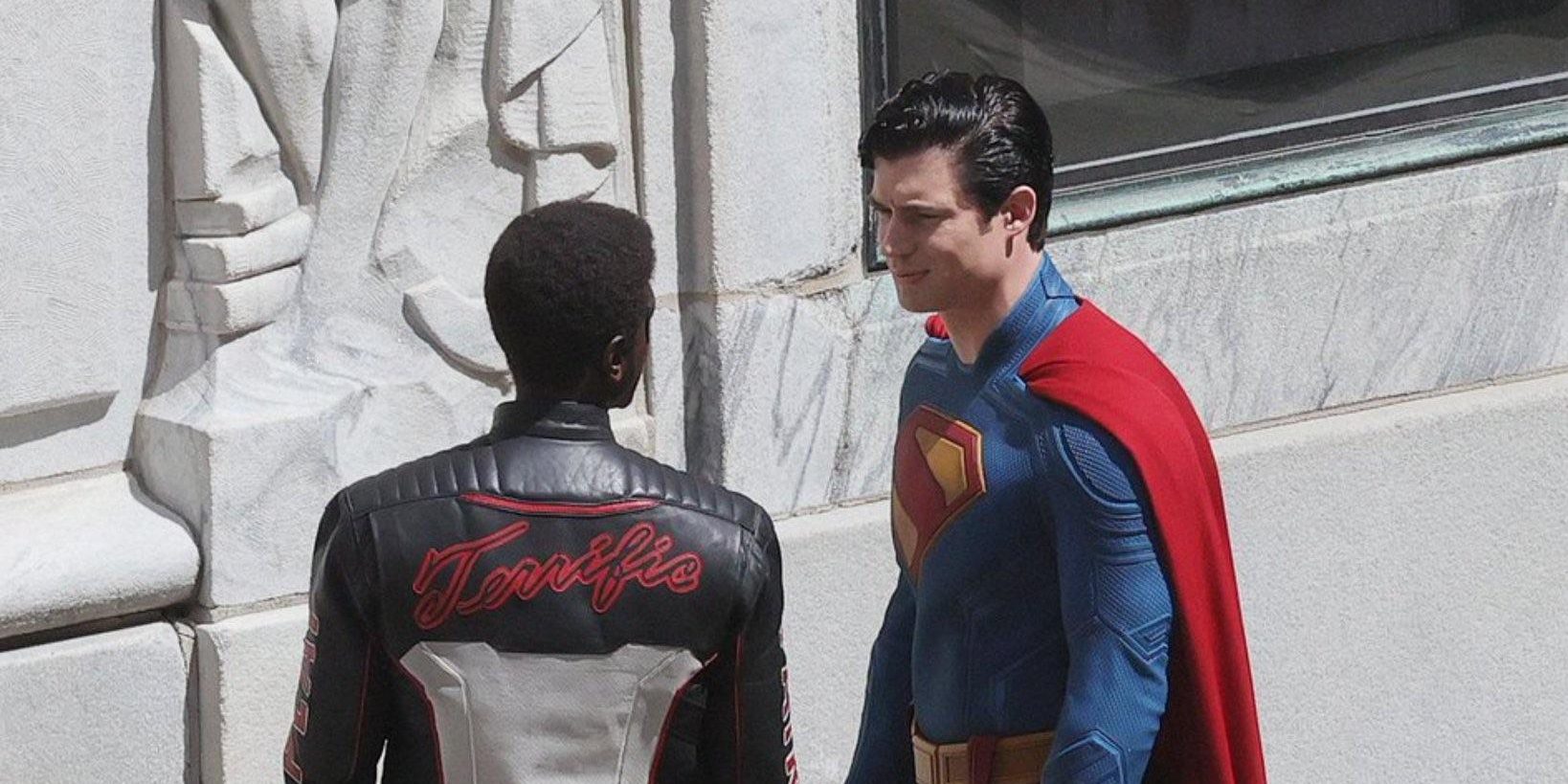 Superman et Mr Terrific, dans une séquence qui deviendra une des deux scènes post-générique de Superman.