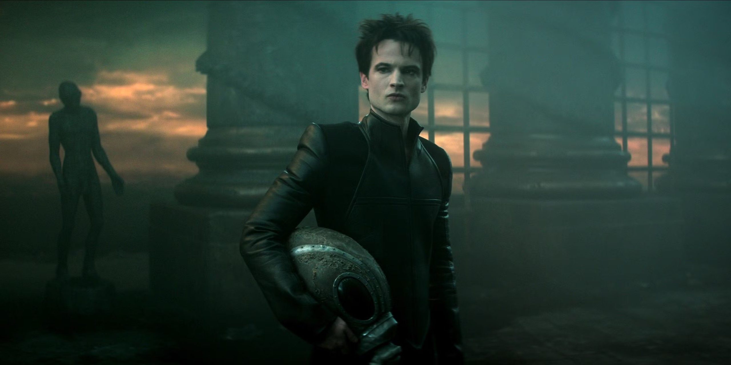 Morpheus (Tom Sturridge) dans la saison 2 de Sandman sur Netflix.