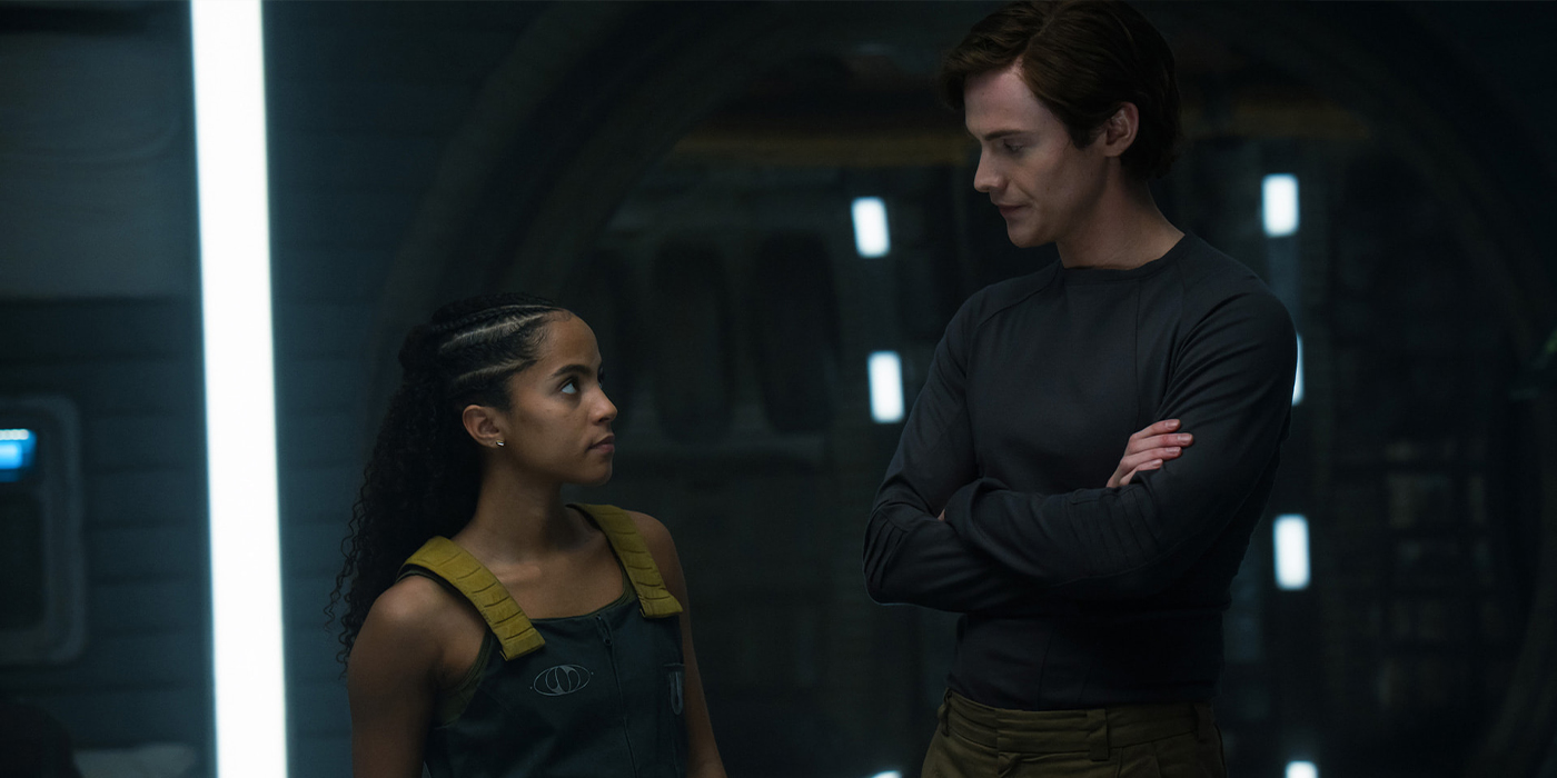 Lou Llobell et Cassian Bilton dans l'épisode 5 de la saison 3 de Foundation.