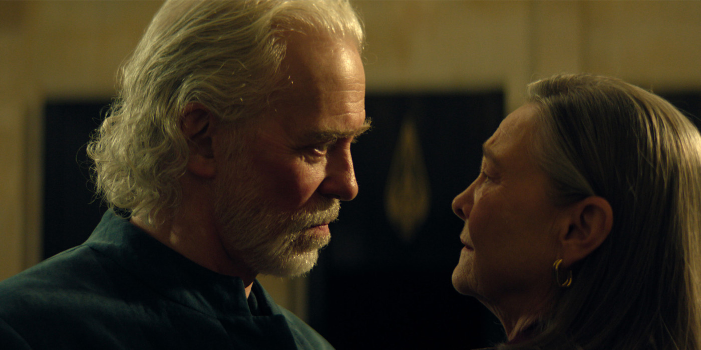 Terrence Mann et Cherry Jones dans l'épisode 7 de la saison 3 de Foundation.