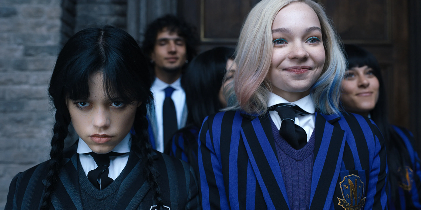 Mercredi et Enid à l'académie Nevermore, dans la saison 1 de Mercredi.