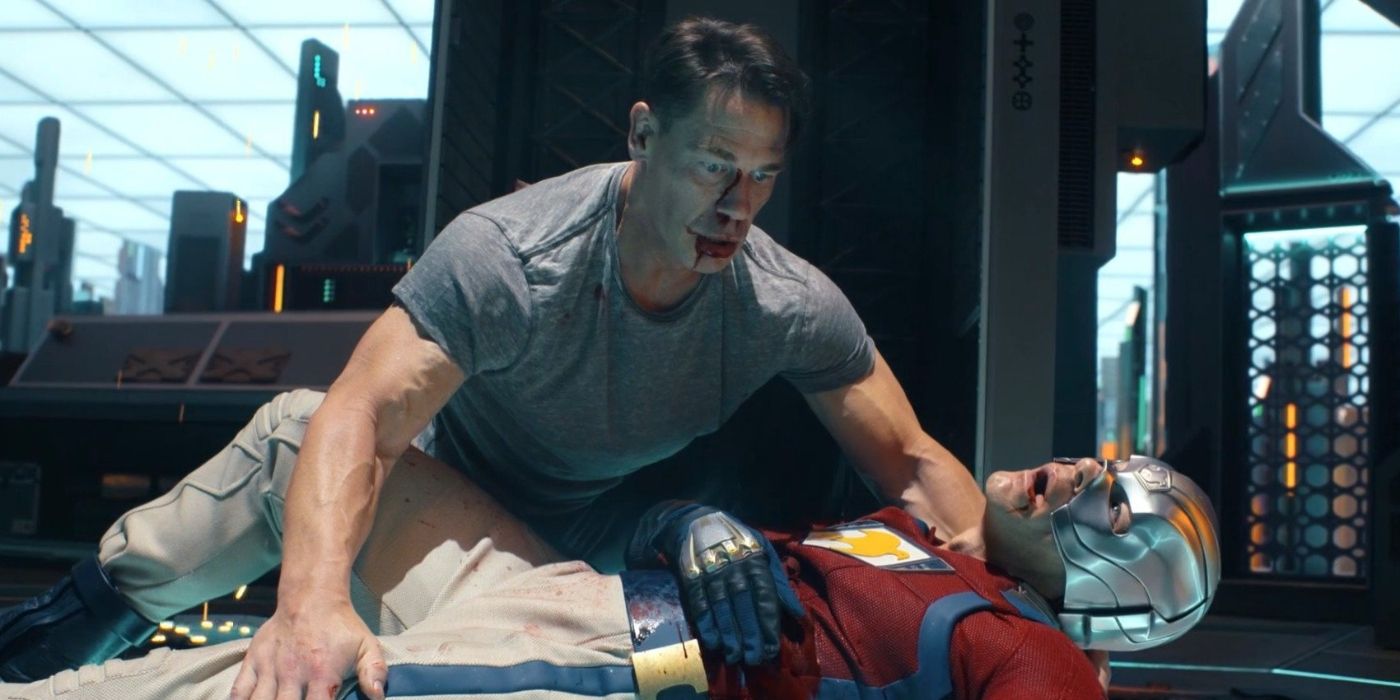 Peacemaker (John Cena) et son double d'un autre univers, dans la saison 2 de Peacemaker sur HBO Max.