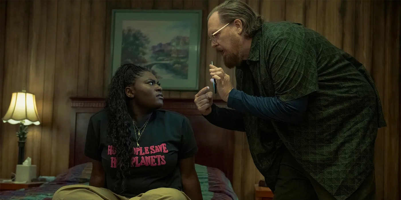 Danielle Brooks et Steve Agee dans Peacemaker saison 2.