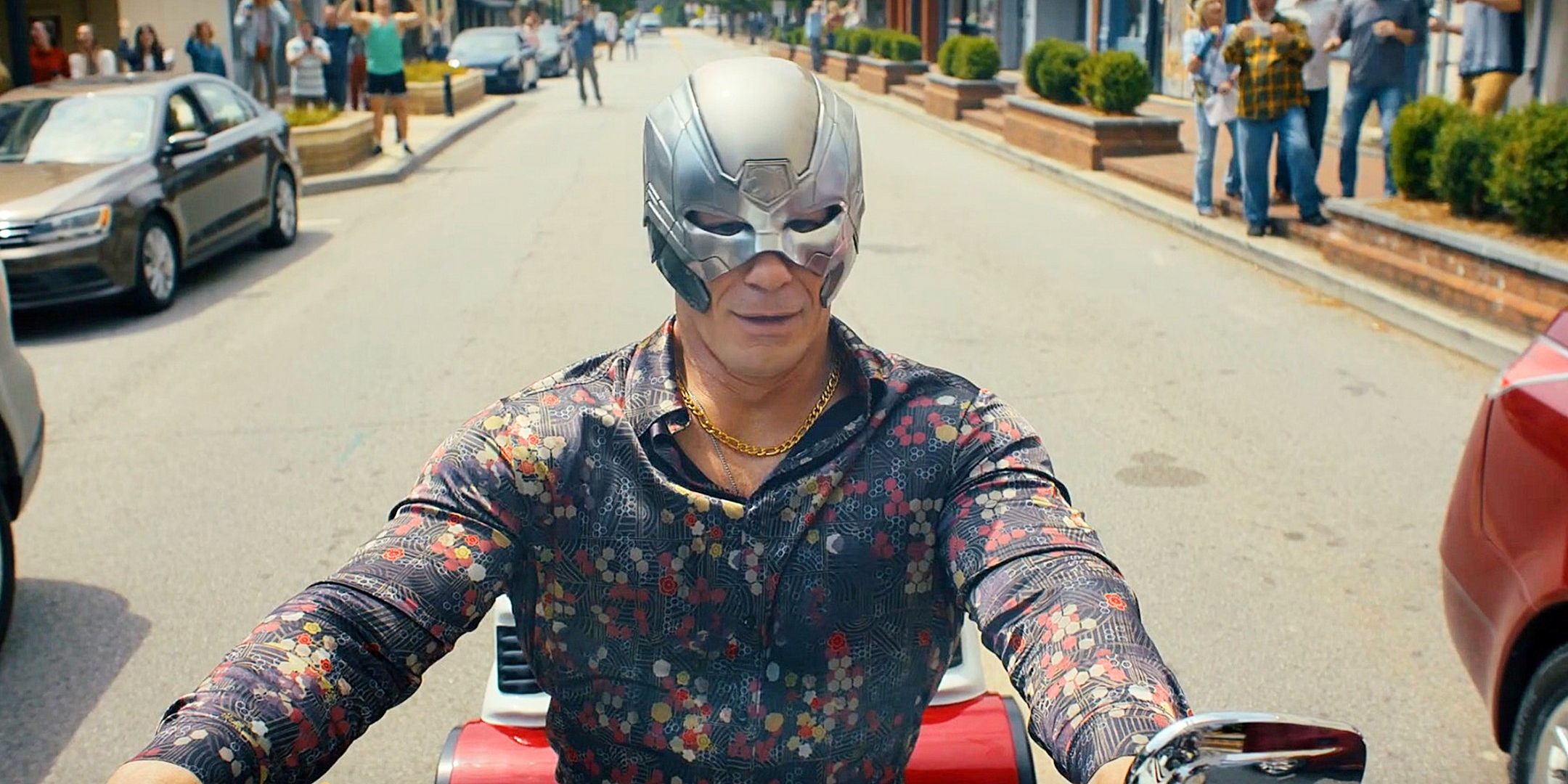 John Cena dans Peacemaker, saison 2 épisode 3.