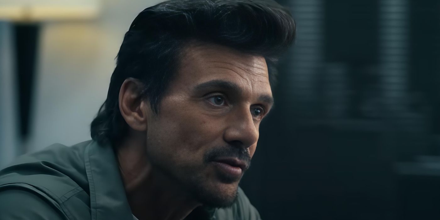 Rick Flag Sr (Frank Grillo) interrogeant Peacemaker, dans l'épisode 5 de la saison 2 de la série DC et HBO Max.
