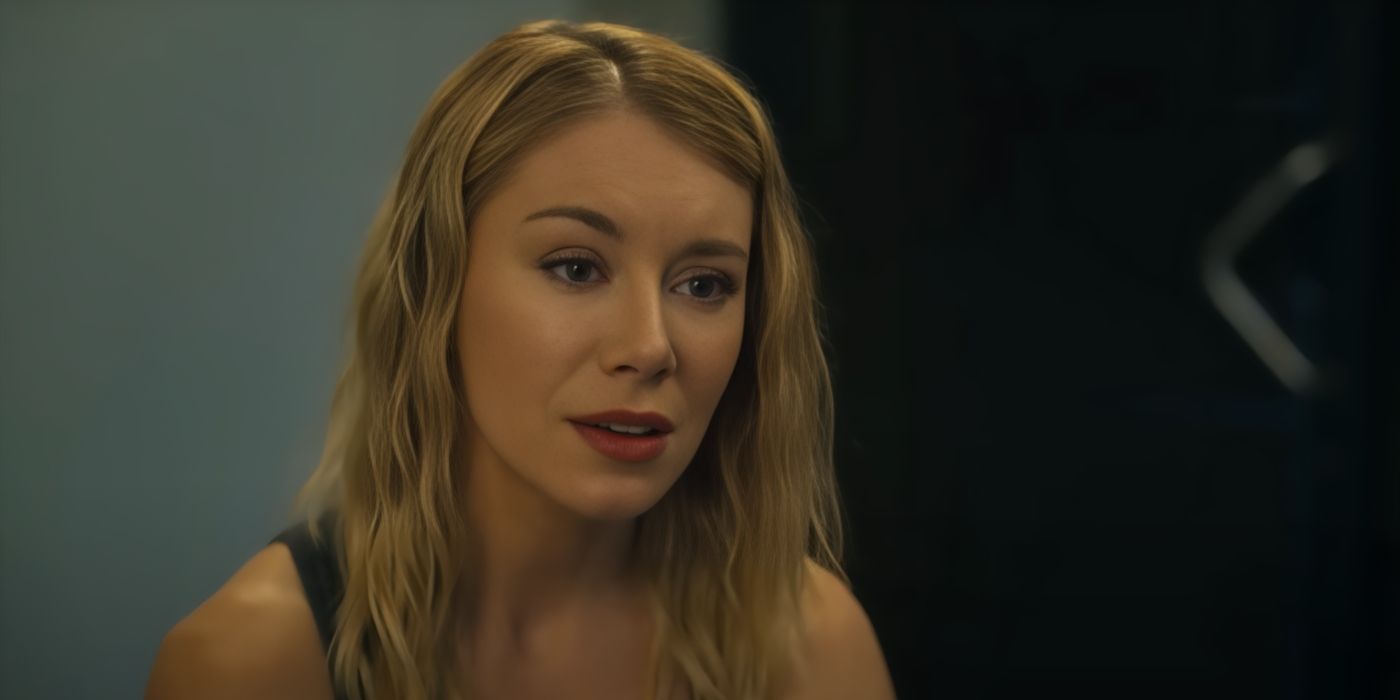 Jennifer Holland (Harcourt) dans une scène intense face à John Cena (Peacemaker).