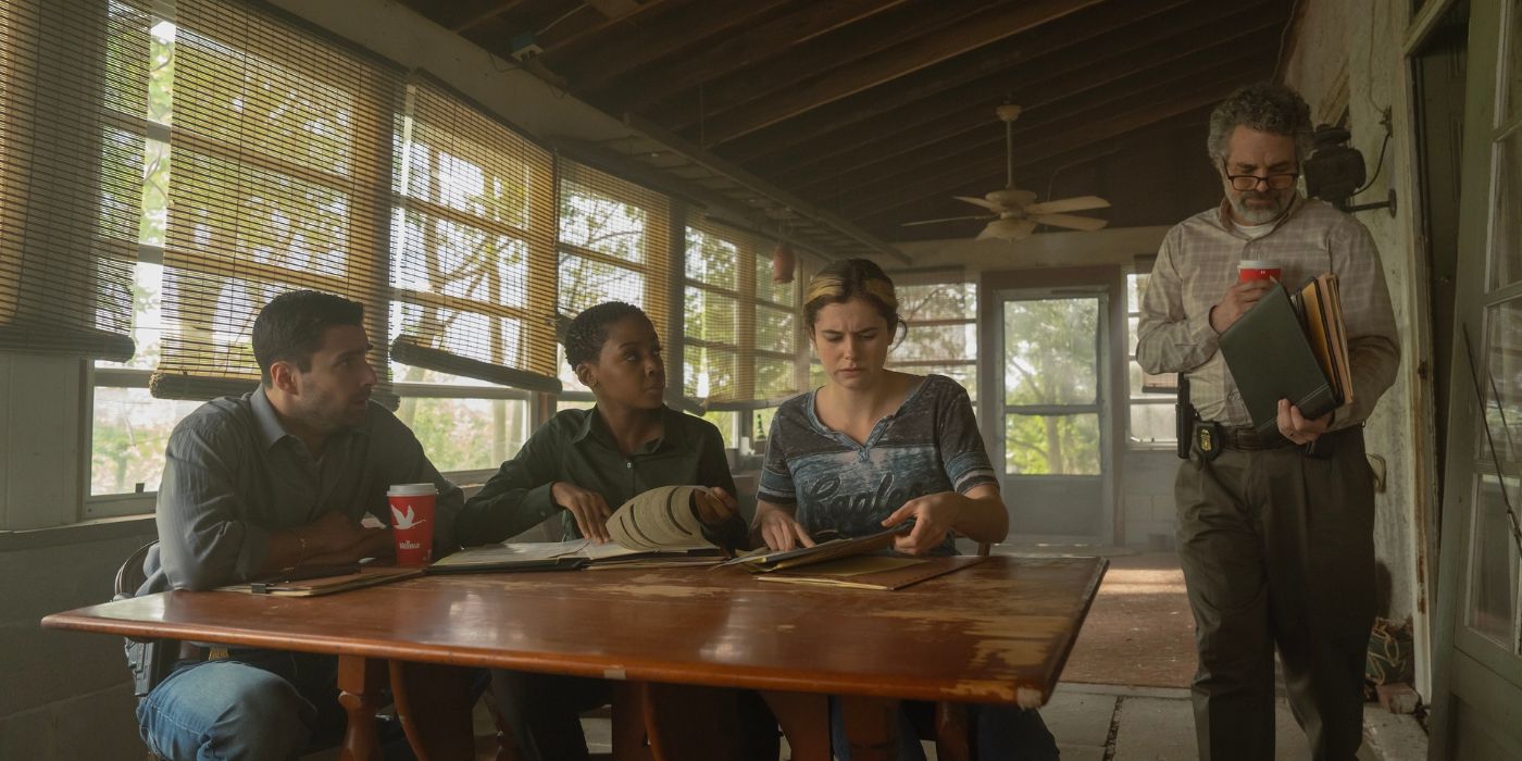 Fabien Frankel, Thuso Mbedu, Alison Oliver, et Mark Ruffalo dans Task épisode 1.