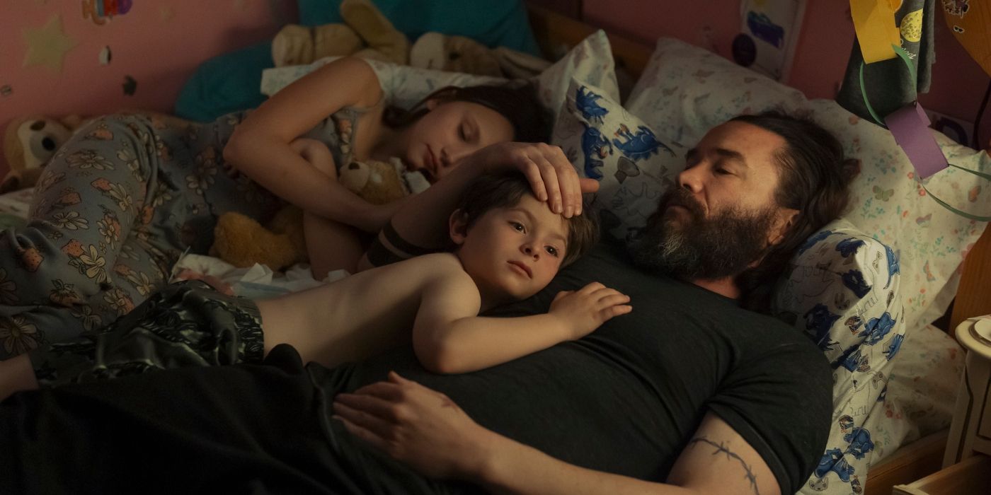 Tom Pelphrey dans le rôle de Robbie au lit avec ses enfants dans Task Episode 1.