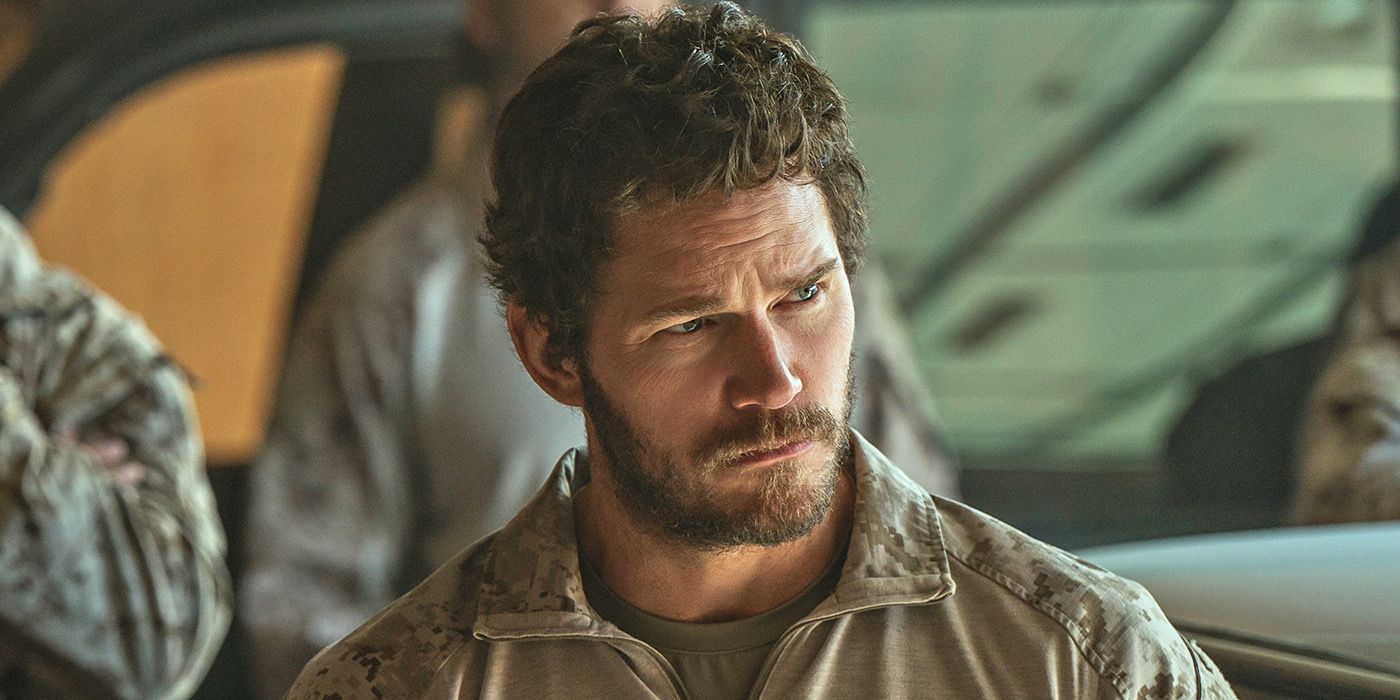 Chris Pratt en militaire prenant des notes dans The Terminal List: L’ombre du Loup.
